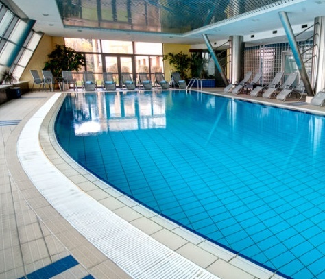 小型恒溫游泳池造價