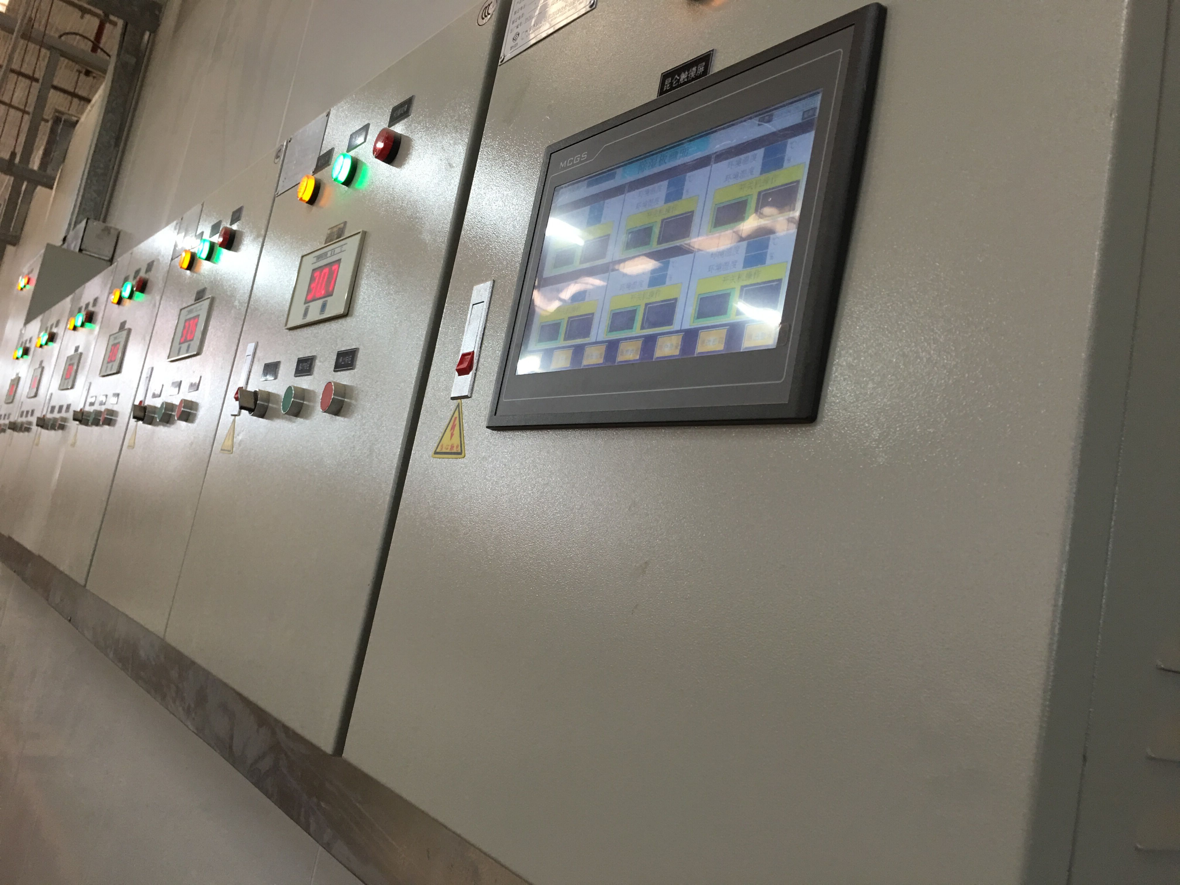 恒溫恒濕設(shè)備進(jìn)廠